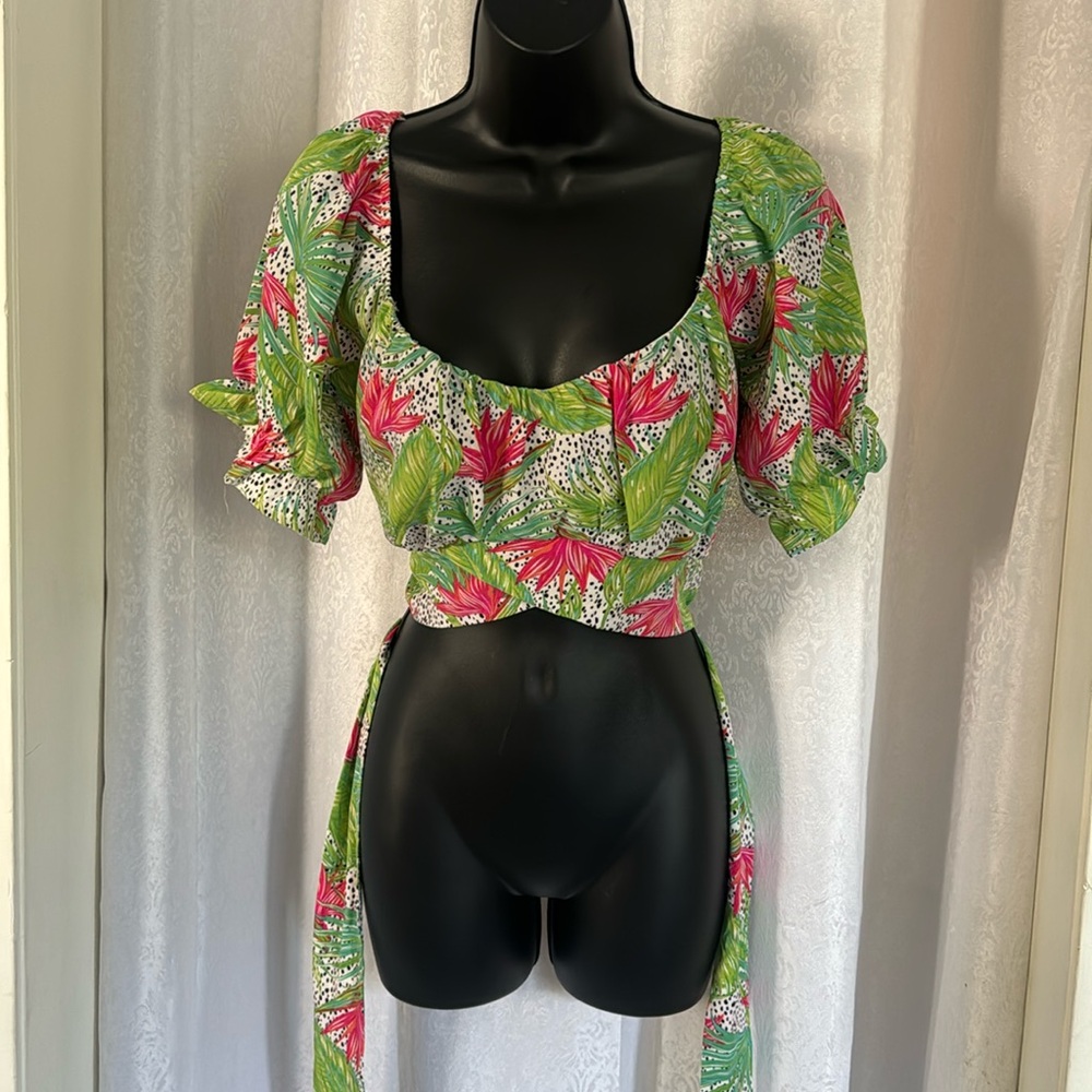 MILK & HONEY TROPICAL CROPPED TOP WITH TIE Sz: S